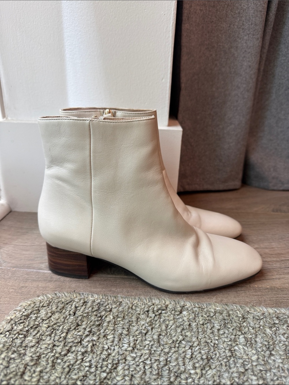Massimo Dutti Cream Leather Ankle Booties with Stacked Heel